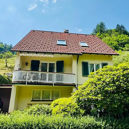 Oesterle - Idyllisches Schwarzwaldhaus Am Bach Mit Terrasse & Balkon