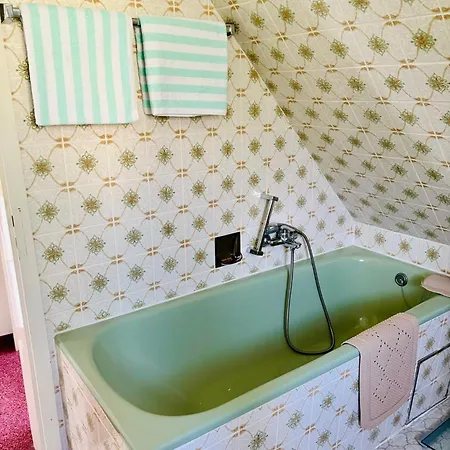 Oesterle - Idyllisches Schwarzwaldhaus Am Bach Mit Terrasse & Balkon Schonmunzach